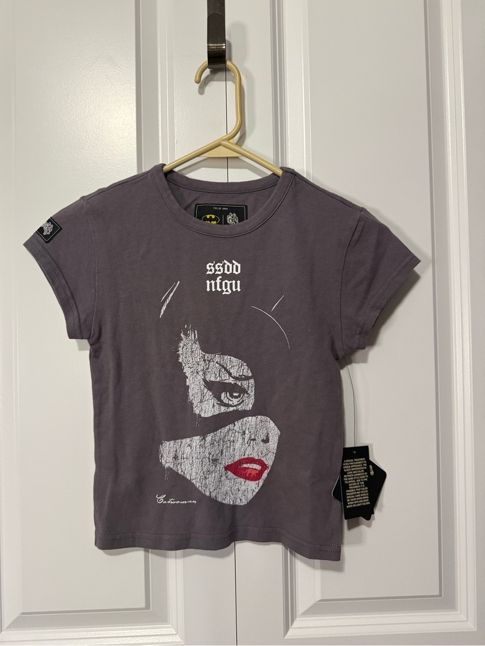 Darc Sport Purple Graphic Crop Top with Red Lip Accent